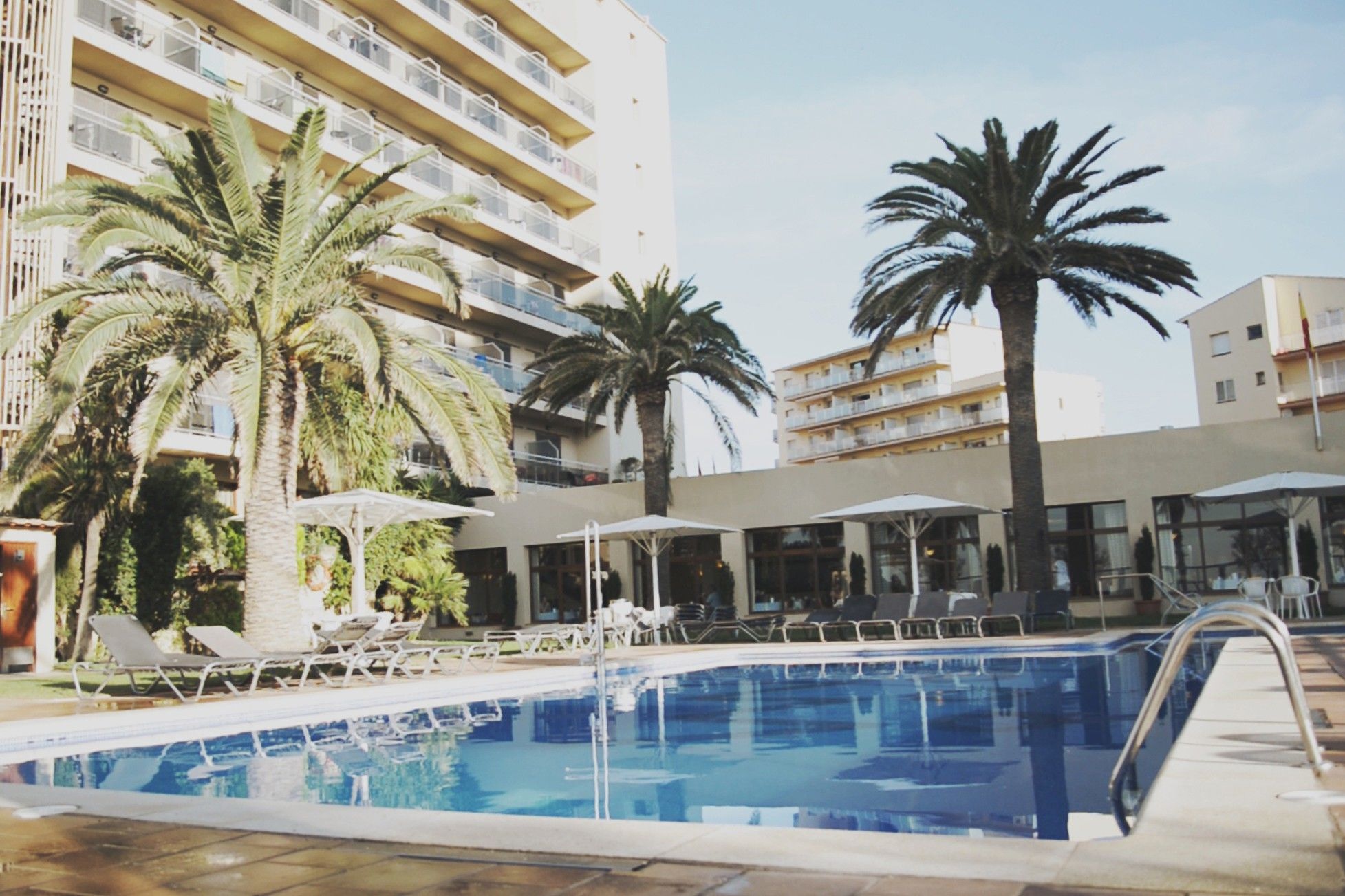 Hotel Monterrey Roses By Pierre & Vacances ภายนอก รูปภาพ